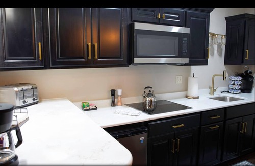 Franklin Apartment | Trails to Ales Barrow Suite 5