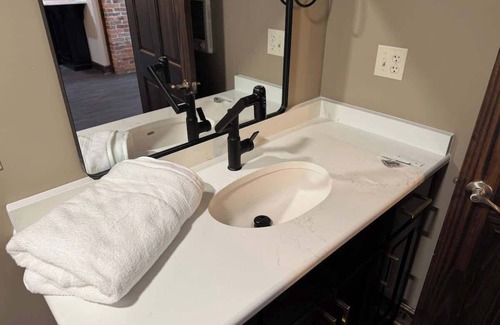Franklin Apartment | Trails to Ales Barrow Suite 5