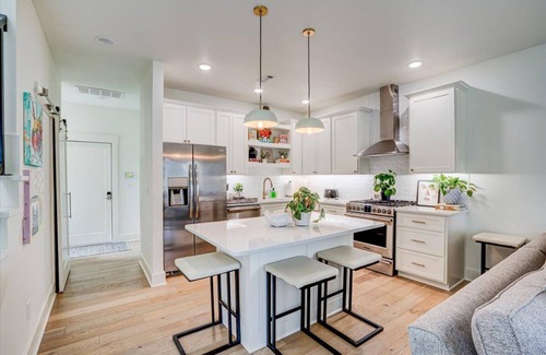 Downtown House | TRAILSIDE AT THE MOMENTARY, Bikers Paradise on Trail, Voted TOP 10 Luxury,