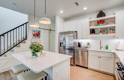 Downtown House | TRAILSIDE AT THE MOMENTARY, Bikers Paradise on Trail, Voted TOP 10 Luxury,