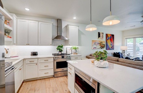 Downtown House | TRAILSIDE AT THE MOMENTARY, Bikers Paradise on Trail, Voted TOP 10 Luxury,