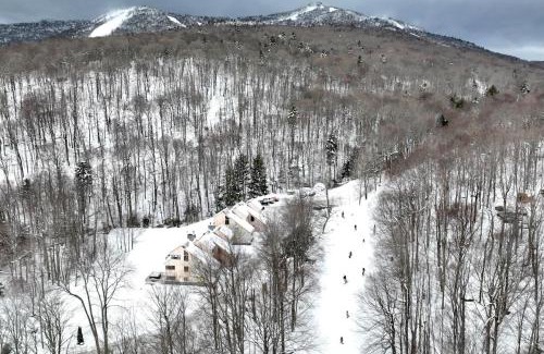 Central Vermont- Killington House | Trailside Village #4 - Slopeside 3BR with Hot Tub and Sauna, Ski In Ski Out on Great Eastern Trail