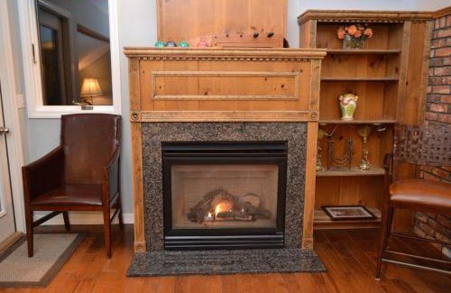 Central Vermont- Killington House | Trailside Village #4 - Slopeside 3BR with Hot Tub and Sauna, Ski In Ski Out on Great Eastern Trail