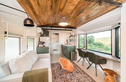 Daniels Hill Apartment | Train Caboose & River Views < .5 to Downtown