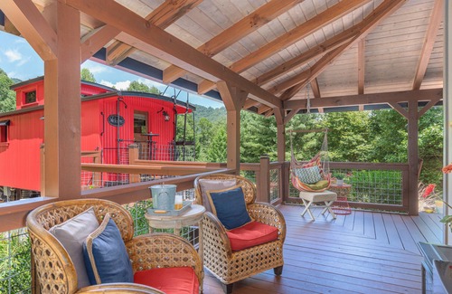 Waynesville Cottage | Train Caboose w/Upscale Amenities Minutes to Waynesville & Asheville