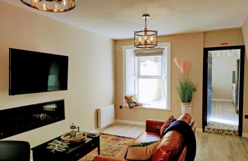 Tralee House | Tralee Townhouse Holiday Home by Trident Holiday Homes