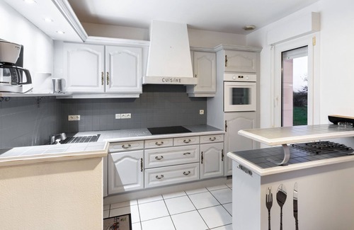 Englesqueville-la-Percee House | Tranquil Holiday Home in Englesqueville-la-Percee with Garden