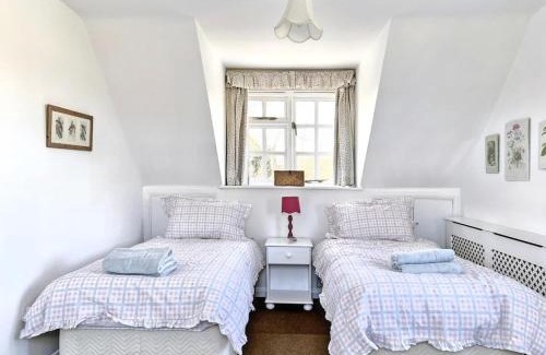 Piltdown House | Tranquil 2-Bed Nature Cottage with Free Parking