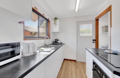Redcliffe House | Tranquil 2-Bed Townhouse Close to Redcliffe Beach