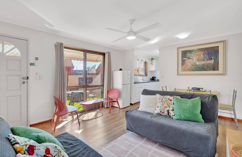 Redcliffe House | Tranquil 2-Bed Townhouse Close to Redcliffe Beach