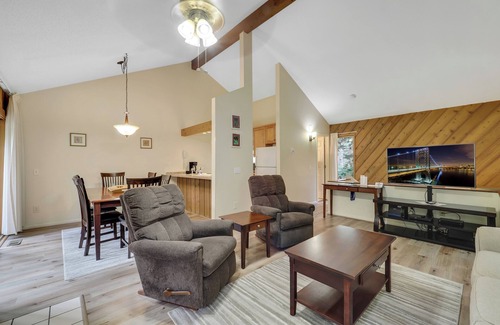 Harbor Springs Condo | Tranquil 2-bedroom condo in Harbor Springs Michigan with WiFi, AC