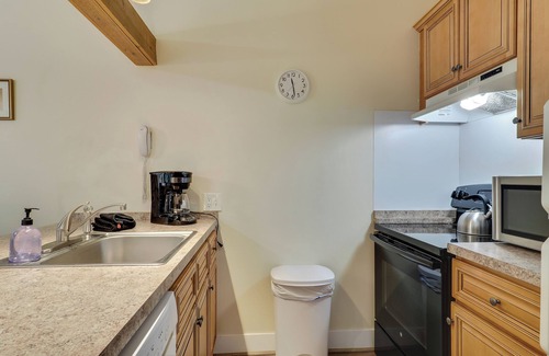 Harbor Springs Condo | Tranquil 2-bedroom condo in Harbor Springs Michigan with WiFi, AC
