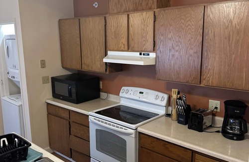 College Apartment | Tranquil 2-bedroom apartment with WiFi in Fairbanks