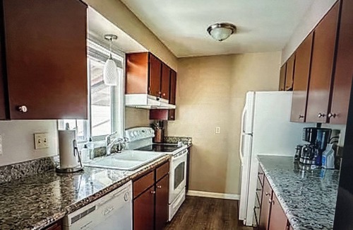 Norkirk Apartment | Tranquil 2-bedroom apartment with WiFi in Kirkland
