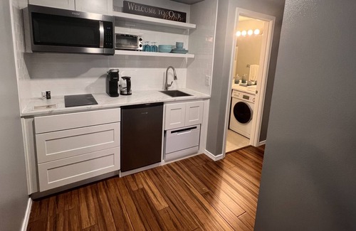 Lakeland North Apartment | Tranquil 2 bedroom apartment with private yard and deck
