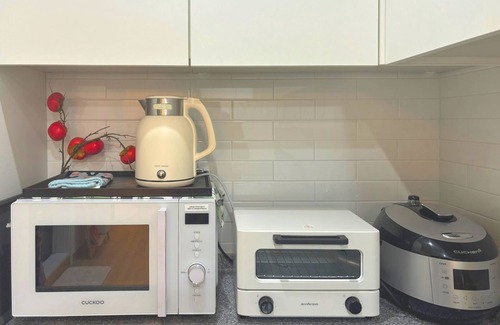 Sangsu-dong Apartment | Tranquil 2-bedroom apartment in Seoul with AC, WiFi. Enjoy your stay