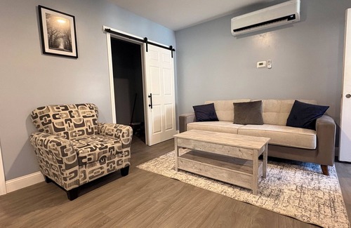 Palmyra Apartment | Tranquil 2-bedroom duplex unit with AC in Palmyra