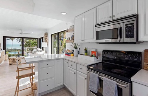 Central Beach Condo | Tranquil 2-bedroom oceanfront condo with in Vero Beach