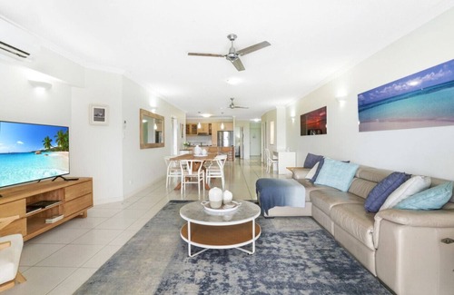 Trinity Beach Apartment | Tranquil 3-Bedroom Apartment Near Trinity Beach