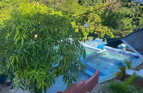 Saint Andrew Apartment | Tranquil 3-bedroom apartment with WiFi in Kingston