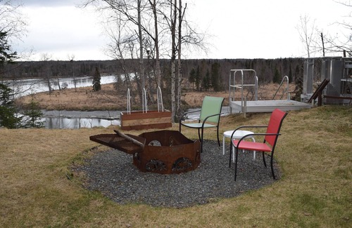 Soldotna House | Tranquil 3-bedroom house overlooking Kenai River