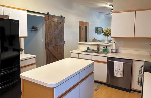 Astor House | Tranquil 3-bedroom house in Astor with direct St. Johns River access.