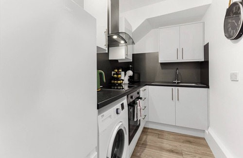 Canonbury House | Tranquil 3 BR Escape: For Families or Groups