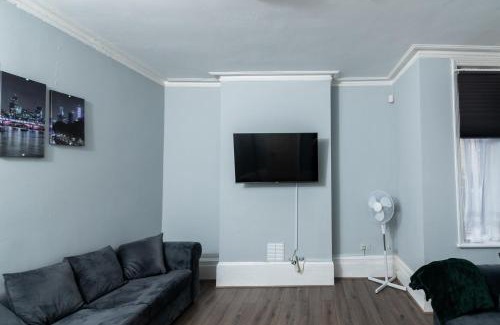 Arnos Grove Apartment | Tranquil 3BR in Arnos Grove