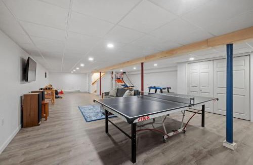 Center Harbor House | Tranquil 3BR Retreat Game Room Deck Beach Pass