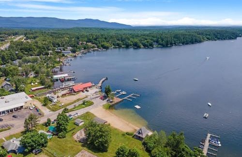 Center Harbor House | Tranquil 3BR Retreat Game Room Deck Beach Pass