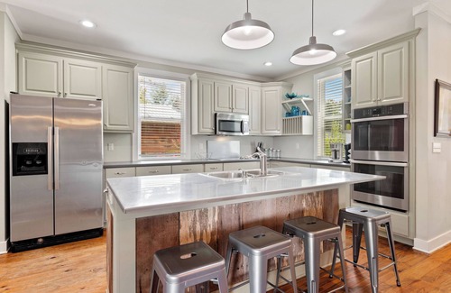 Tuscaloosa House | Tranquil 4-bedroom/4bathroom House UA Adjacent-Short or Long Term