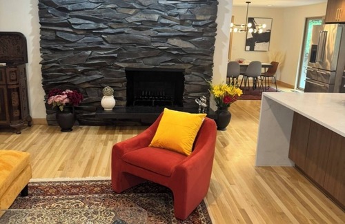 Inglewood-Finn Hill House | Tranquil 4-bedroom house in Kirkland with AC