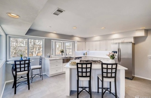 Renton House | Tranquil 4-bedroom house with WiFi close to SeaTac