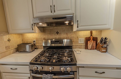 Kit Carson House | Tranquil 4BR/3BA Home with Pool/Vineyard.