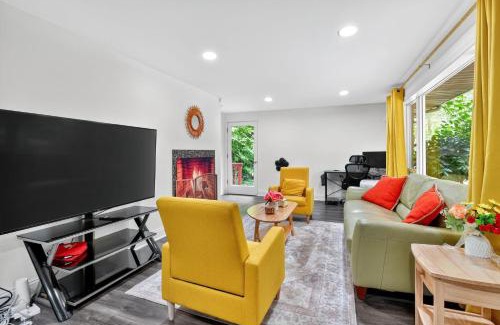 Sammamish House | Tranquil 4BR Escape Deck, Huge Yard & Nature home