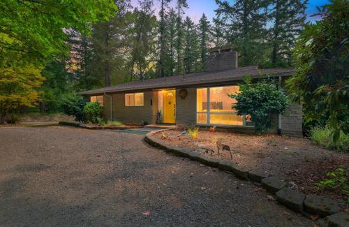 Sammamish House | Tranquil 4BR Escape Deck, Huge Yard & Nature home