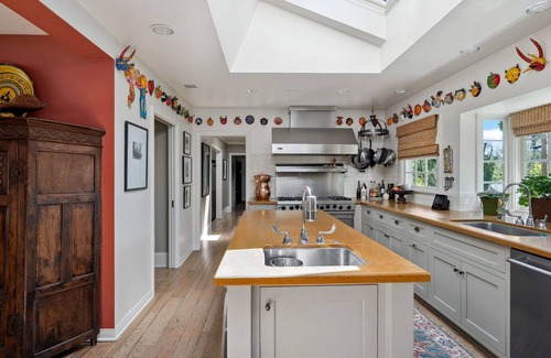 Woodland Hills House | Tranquil 5BR Hillside Paradise in Woodland Hills