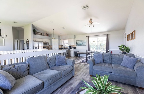 Jacarandas House | Tranquil 6-bedroom house with AC, heated pool, and plenty of space in Cape Coral