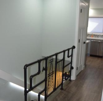 Kenmore Apartment | Tranquil and Modern Home 3br