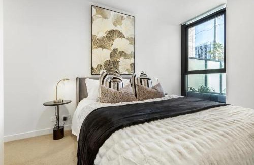 Heidelberg Apartment | Tranquil Apt Major Hospital Precinct w Parking