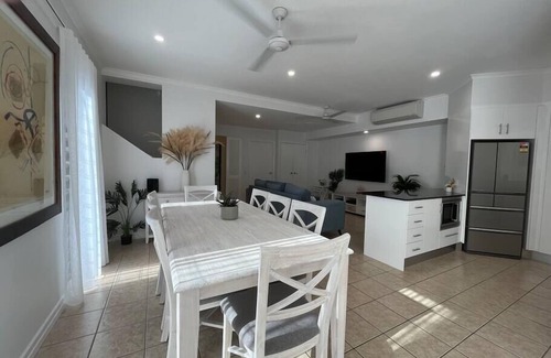 Clifton Beach Villa | Tranquil Bali-Style 4Br Lux Beachside Townhouse