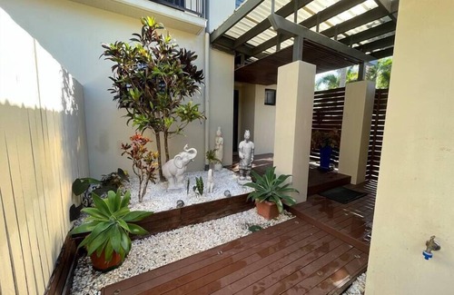 Clifton Beach Villa | Tranquil Bali-Style 4Br Lux Beachside Townhouse