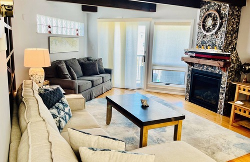 Gloucester Condo | Tranquil Beachfront 2-bedroom townhome in charming Gloucester with AC, WiFi
