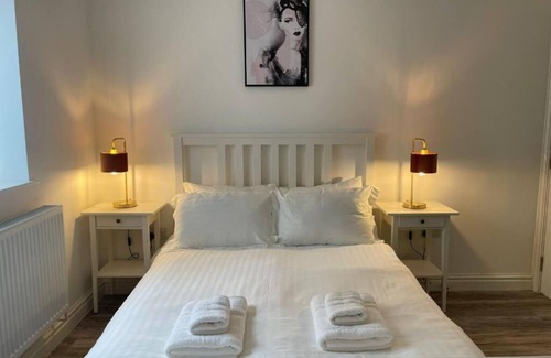 Liverpool House | Tranquil building with WiFi in vibrant Liverpool