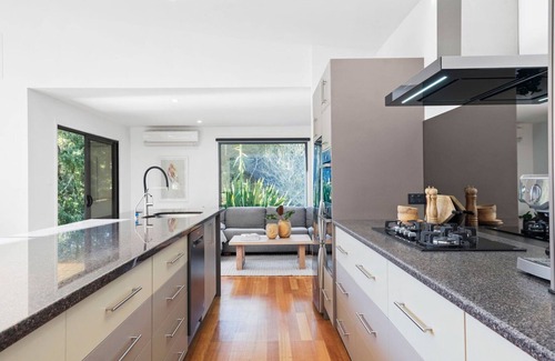 Kincumber House | Tranquil bushland 2 minutes to beach