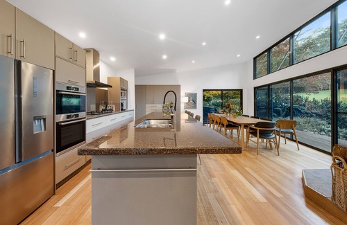 Kincumber House | Tranquil bushland 2 minutes to beach