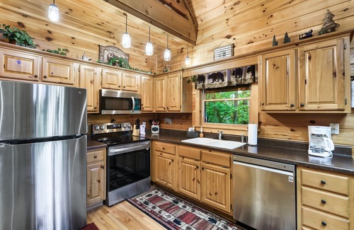 Gatlinburg - Pigeon Forge Cabin | Tranquil Cabin in the Smoky Mountains Hot Tub and Nearby Attractions