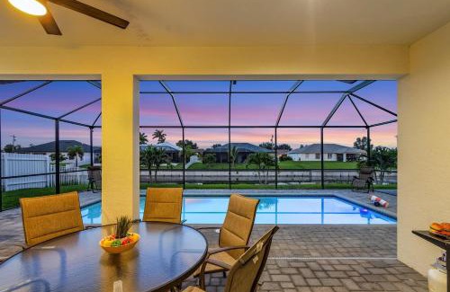 Trafalgar House | Tranquil Canal Views, Saltwater Pool - Modern Retreat on the 21st - Roelens