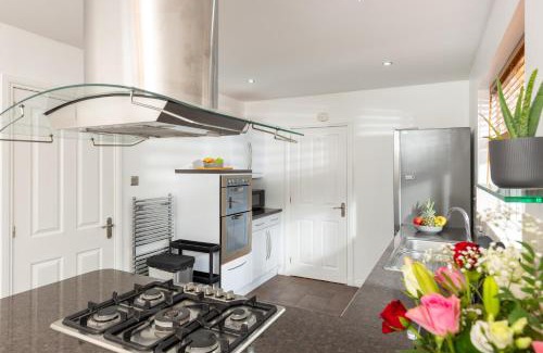Dalgety Bay Villa | Tranquil Coastal Getaway Home