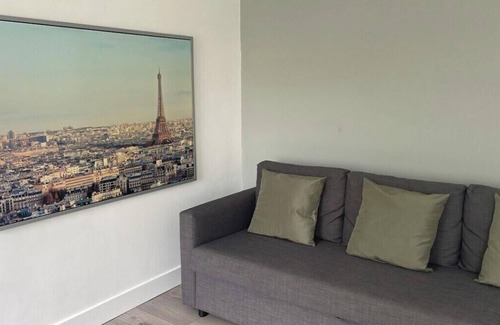 Queens Quarter Apartment | Tranquil & Comfy ~ 5* Central Location ~ Parking!